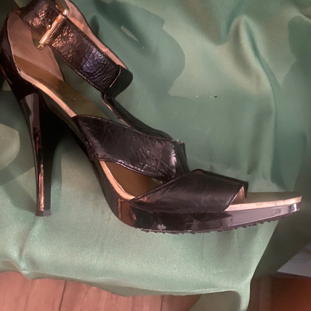 Sandals - Picture 2 of 5